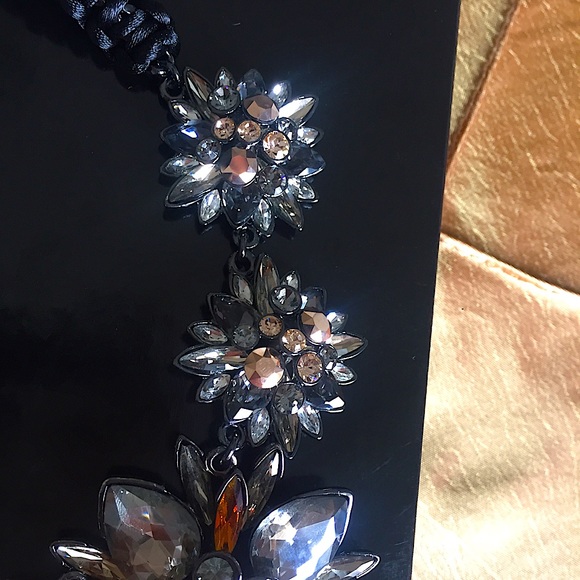 Gothic Starburst Necklace - Picture 2 of 6